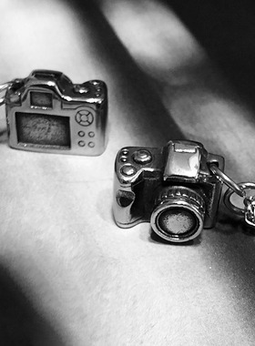 迷你小相机项链男潮嘻哈复古个性钛钢卫衣毛衣链挂件照相机吊坠女