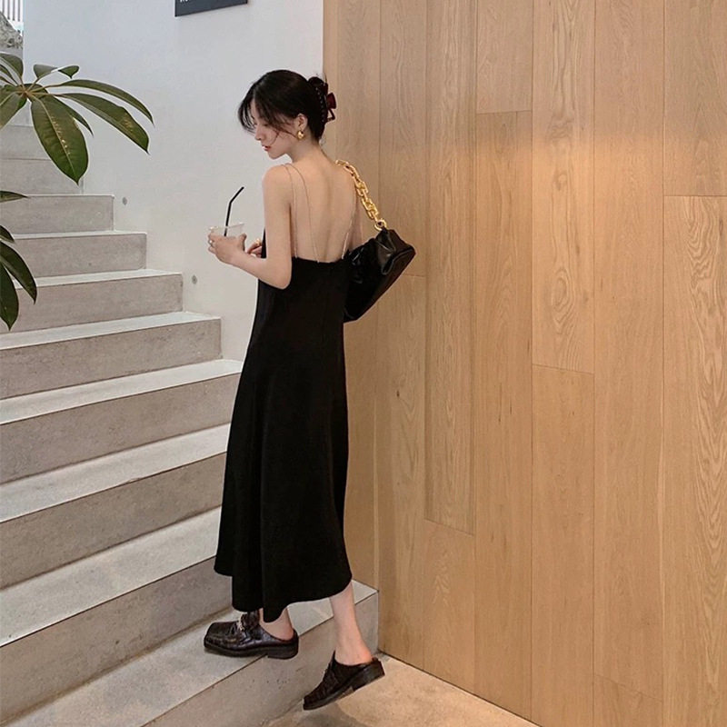 欧美性感V领吊带露肩背黑色礼服女轻奢小众高端级名媛气质连衣裙