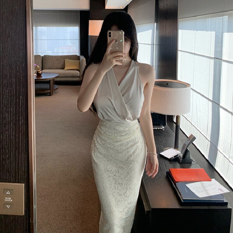 法式性感V领露肩缎面蕾丝拼接礼服轻奢高端小众级晚宴年会连衣裙