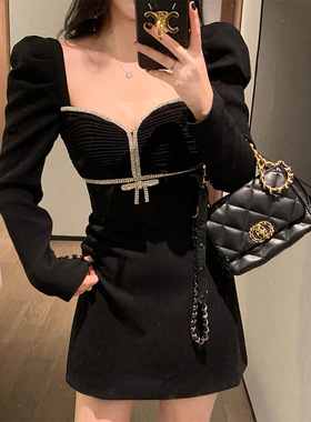 法式性感V领黑色礼服女轻奢小众高端级气质名媛收腰显瘦连衣裙子