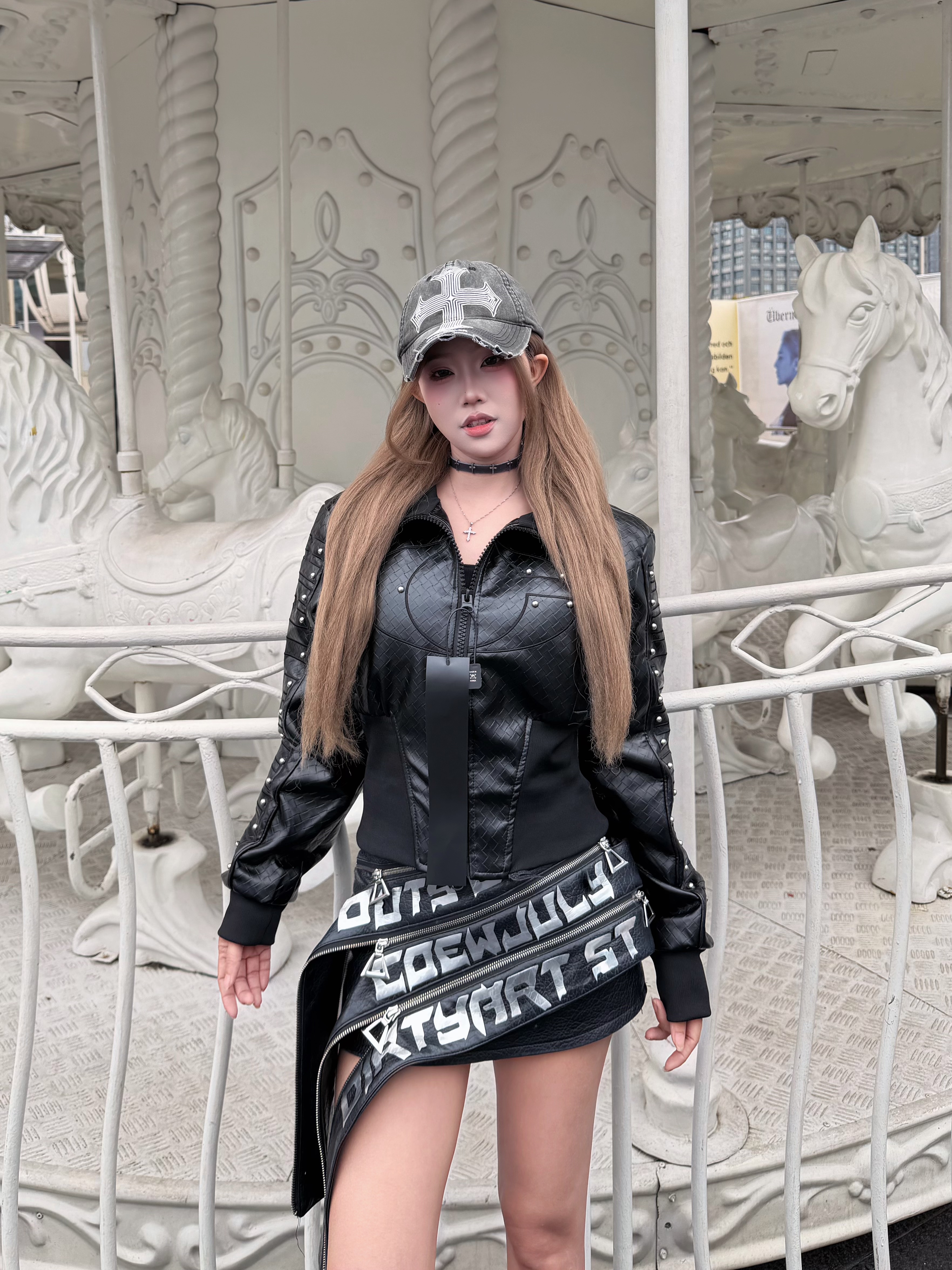 小众设计辣妹酷帅机车服重工铆钉皮衣