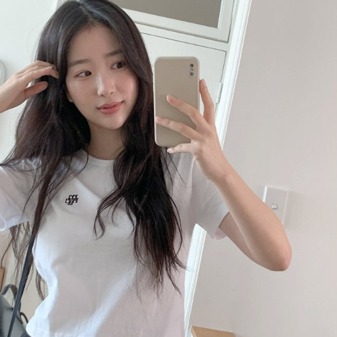 韩国代购 Muahmuah 短款上衣字母刺绣小标短袖修身U型领T恤新款