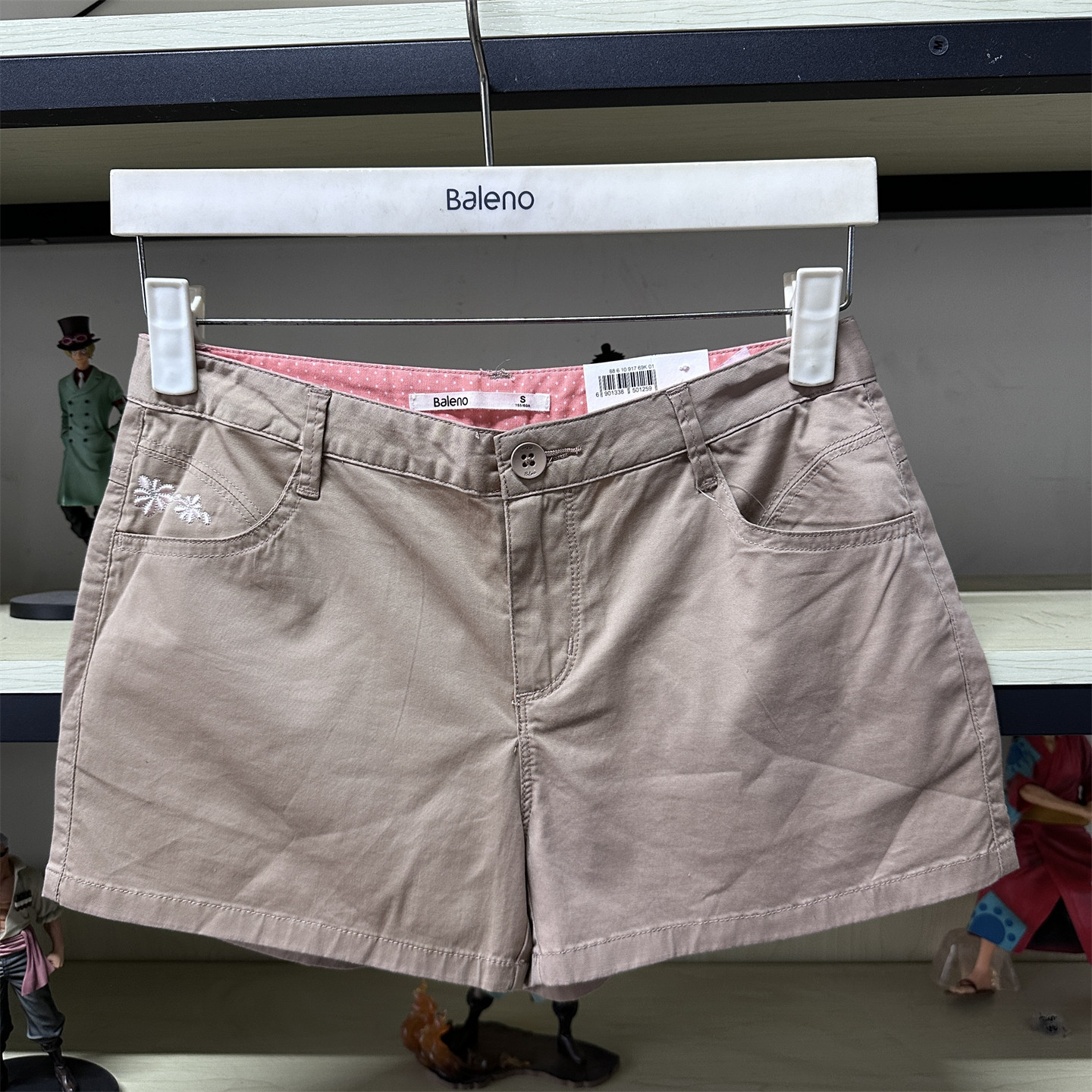 班尼路夏季女装新款简约纯色低腰时尚刺绣休闲薄款短裤 88610917