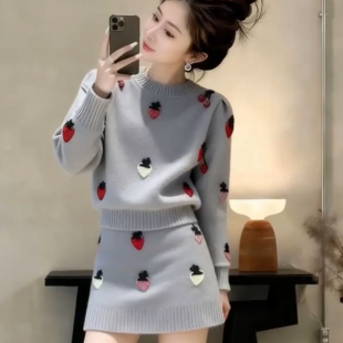 草莓图案时尚针织套装女秋冬新款圆领长袖毛衣半身裙洋气两件套