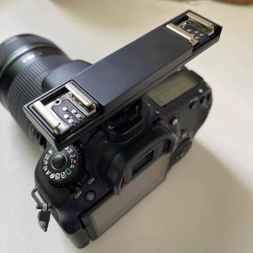 使用佳能单反热靴一拖二热靴支架