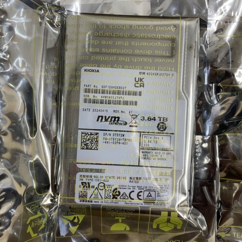 KCD8XRUG3T84固态硬盘SSD全新