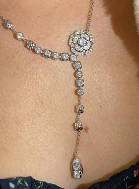 白富美山茶花满钻项链