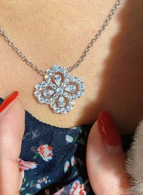 超闪的莫桑钻石花朵项链