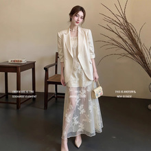 大码女装2025年春秋新款微胖m200斤套装西装国风蕾丝吊带裙两件套