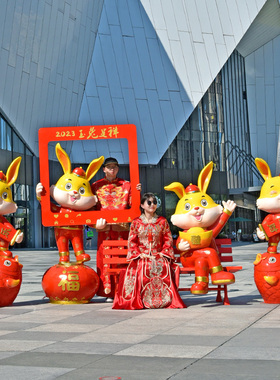 玻璃钢发光卡通户外新年兔在雕塑