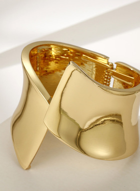 玫瑰金手镯e人合金电镀不对称手镯欧美黑色夸张宽大东北光面手镯