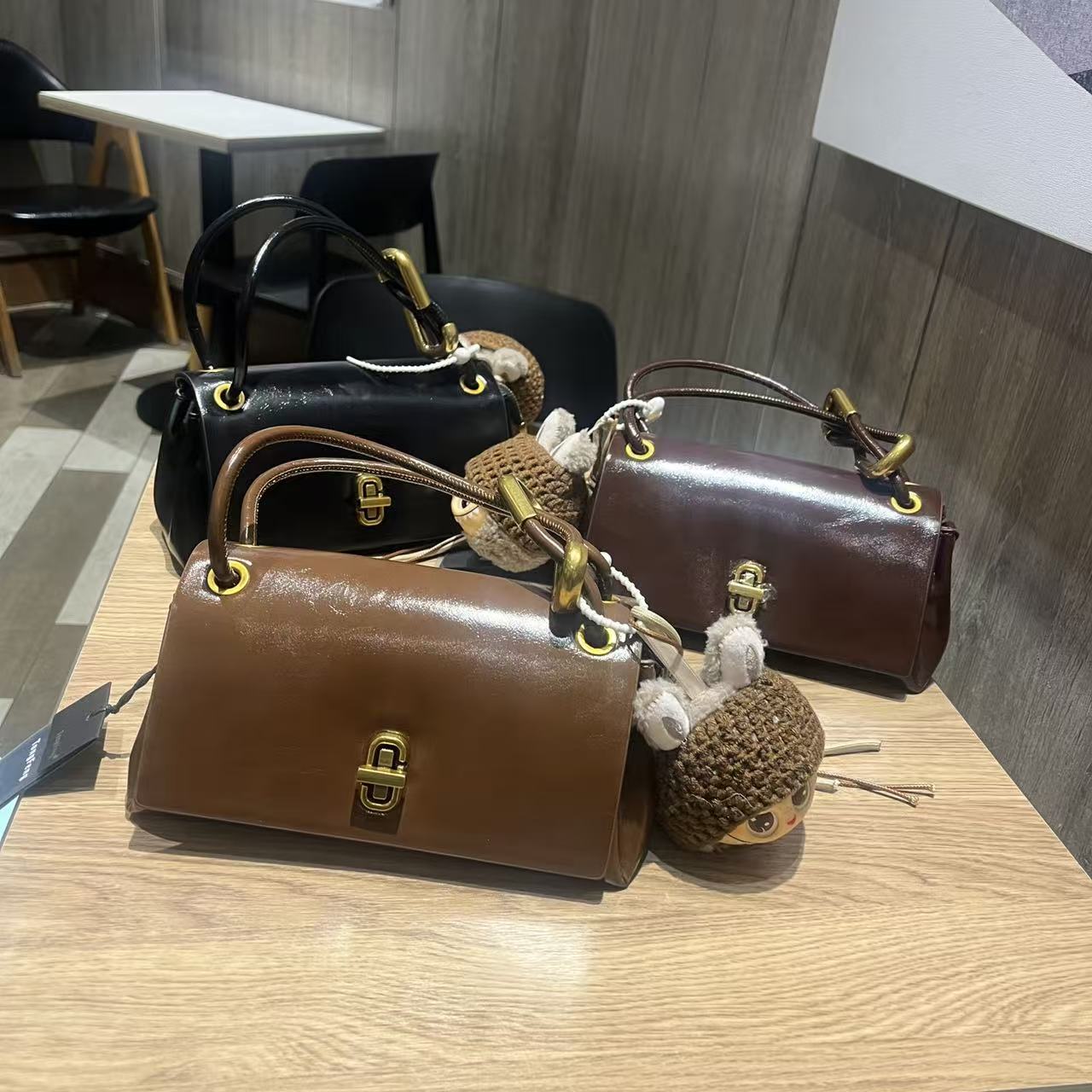 2025秋冬新款高级感通勤包迷你锁扣小包腋下包手提单肩斜挎包女包