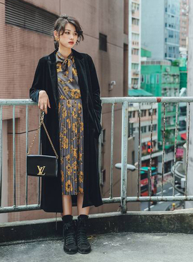 原创春季新款欧美风百搭宽松显瘦丝绒超长女风衣黑色宽松丝绒大衣