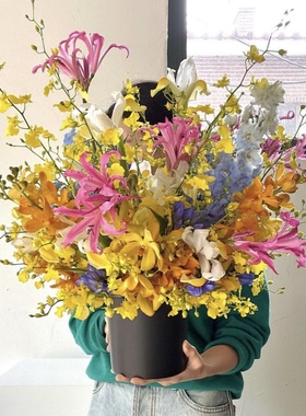 西岱岛 北京同城设计花店鲜花速递花筒花盒鲜艳生日礼物抱抱桶