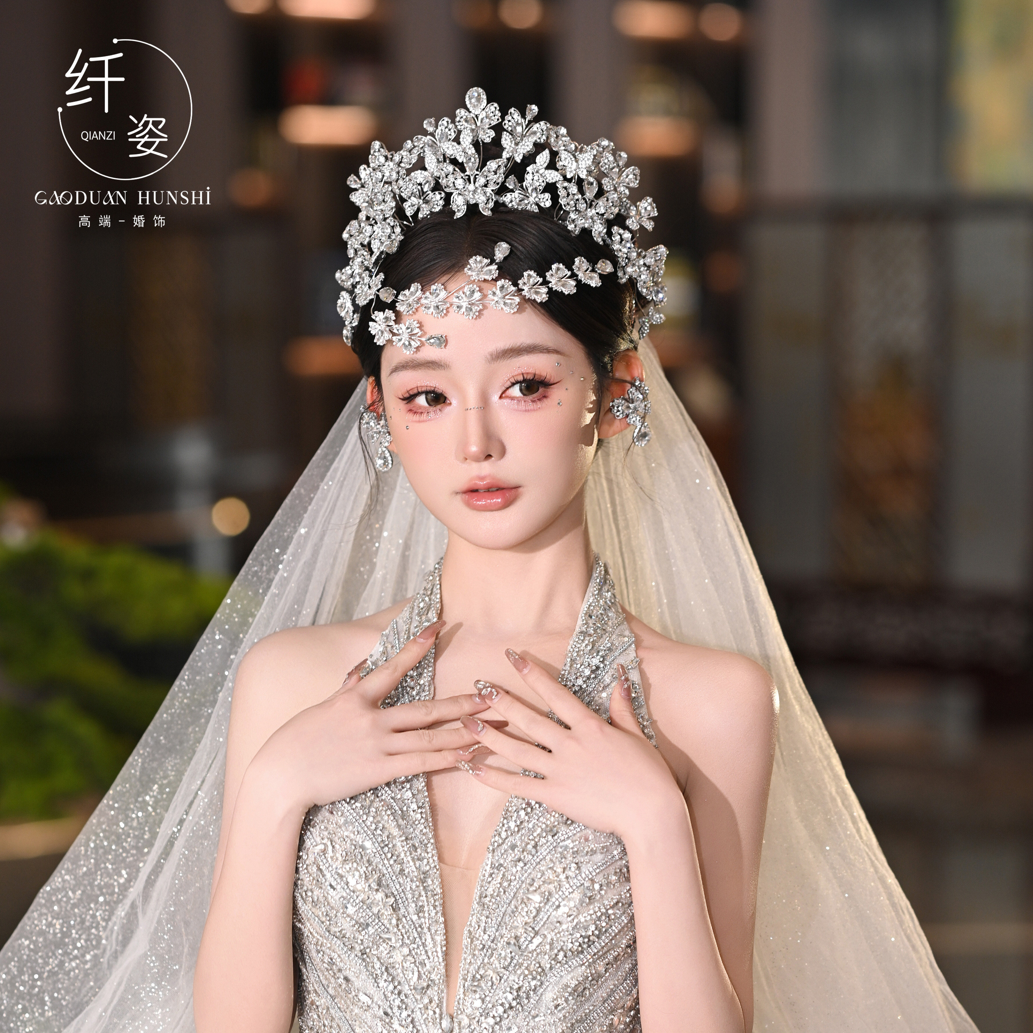 高级感轻奢蝴蝶皇冠新娘重工闪钻花朵额饰公主王冠主婚纱大气头饰