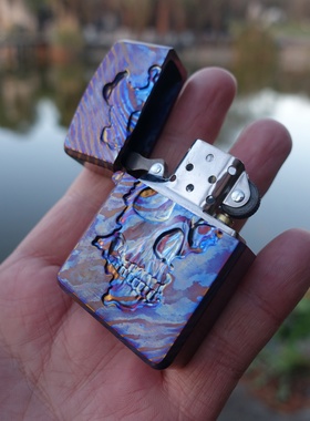 高端定制款蓝紫色无磁 钛马密封打火机 一体掏空成型骷髅雕刻纹饰