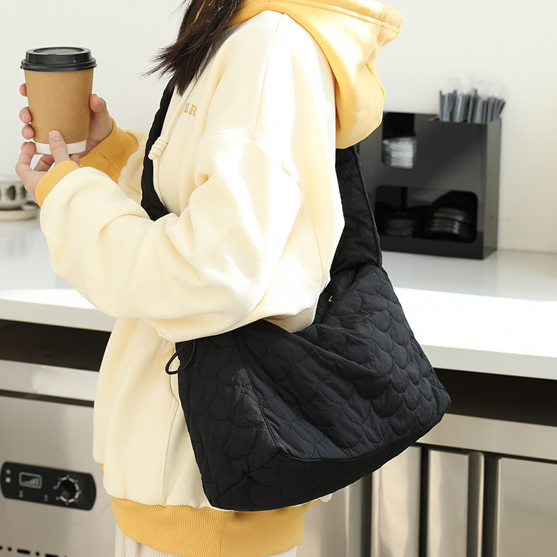 韩版新款尼龙布托特包女质感菱格腋下邮差包复古百搭单肩斜挎包潮,箱包皮具/热销女包/男包,托特包,淘宝优惠券,粉丝福利购,淘宝优惠卷