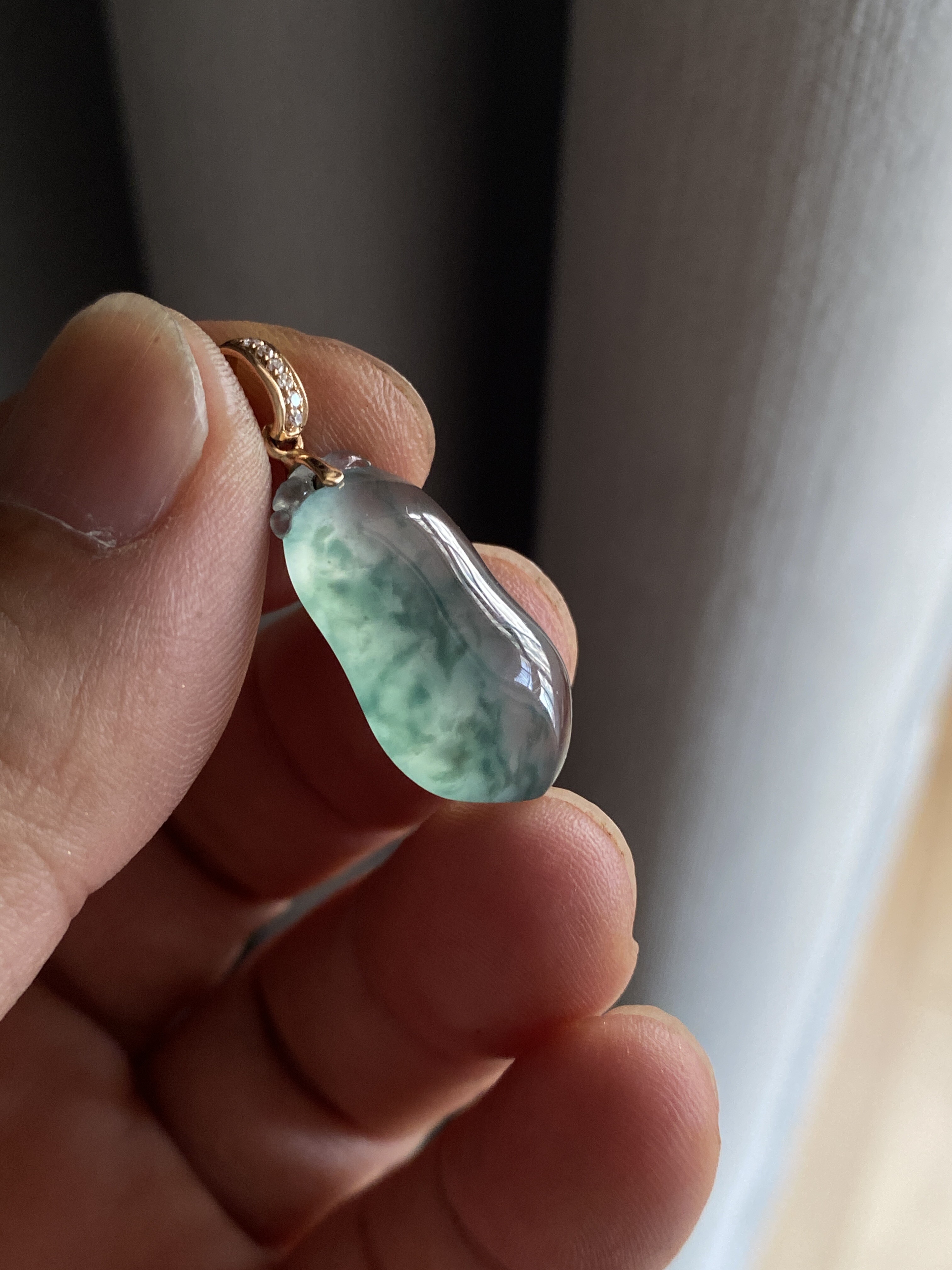 天然缅甸a货翡翠高冰飘花福瓜吊坠镶18k金