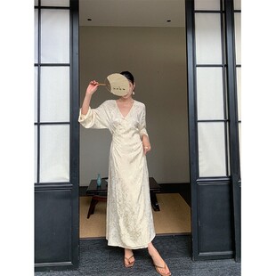 JWUNIQUE酒窝 新中式国风长袖V领连衣裙女2026春秋新款高腰长裙子
