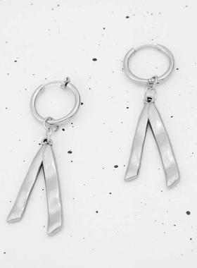 Stainless steel fashionable irregular V-shaped earrings