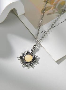 Fashion Moonstone Necklace Crescent Crystal Moon Pendant Vin