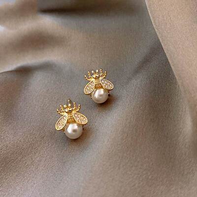 Korean New Exquisite Honey Bee Pearl Earrings Fashion Temper