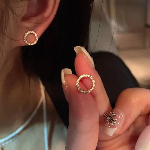 New simple round earrings with super flashy elegant and ligh