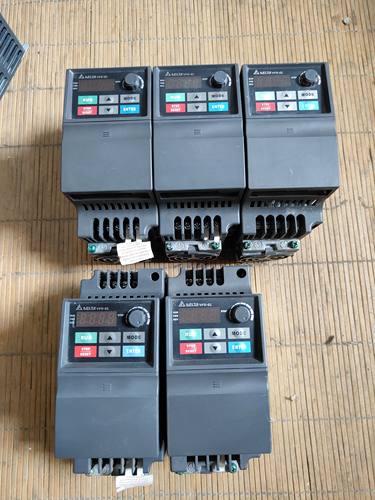 台达变频器1.5kw三相输入VFD015EL43A二手包好提供技术支持