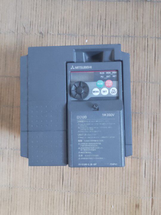 三菱变频器2.2KW单相输入FR-D720S-2.2K-CHT二手包好提供技术支持