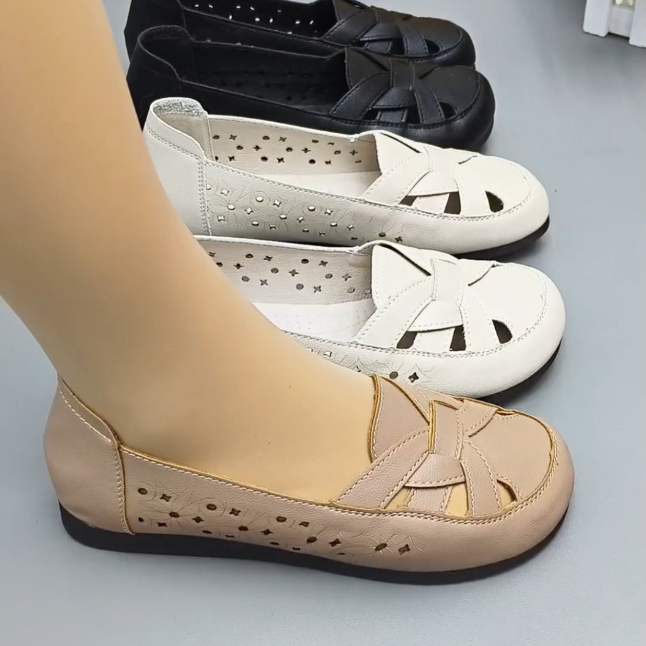 真皮牛筋软底妈妈鞋2025夏季新款镂空凉鞋女一脚蹬软底透气洞洞鞋