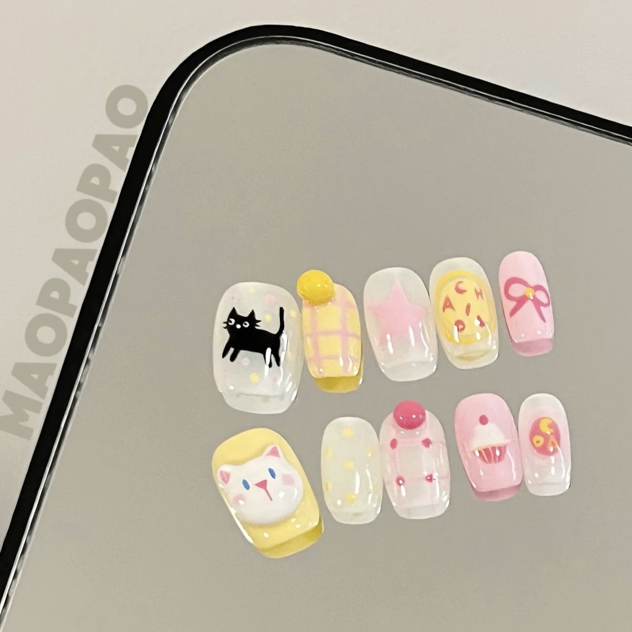 短款手工穿戴甲可爱手绘猫咪美甲