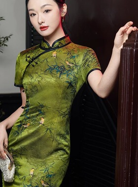 2025年新款老上海旗袍女年轻款中式文艺修身气质绿色送考长款旗袍