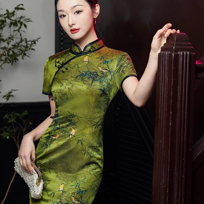 2025年新款老上海旗袍女年轻款中式文艺修身气质绿色送考长款旗袍