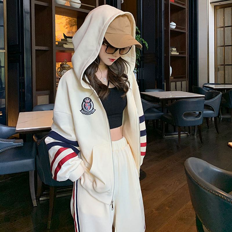 여성을 위한 캐주얼 스포츠 정장 봄 가을 2024 새로운 스타일의 패셔너블하고 연령을 줄이는 슬리밍 스웨트 셔츠 러닝 투피스 트렌디 세트