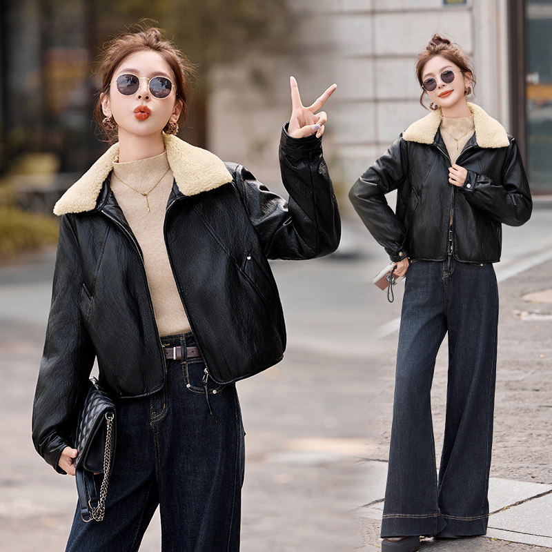 加厚短款羽绒服女2025冬季新款小个子羊羔毛翻领PU皮外套夹克皮衣