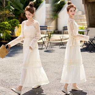 轻奢女装夏日绝美套装女穿搭2025春夏针织镂空上衣吊带裙子三件套