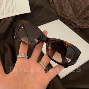 TAYGER辛芷蕾同款 CH5493墨镜女高级感小香太阳镜防紫外线茶色黑框