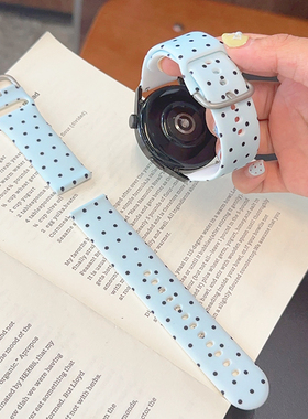 浅蓝色波点硅胶表带适用华为GT5手表GT3小众watch4pro苹果iwatch9