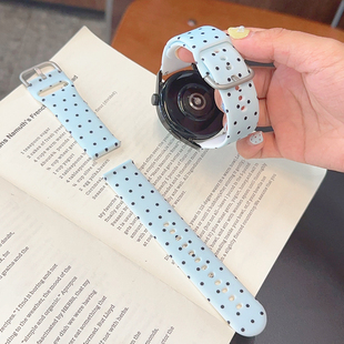 浅蓝色波点硅胶表带适用华为GT5手表GT3小众watch4pro苹果iwatch9