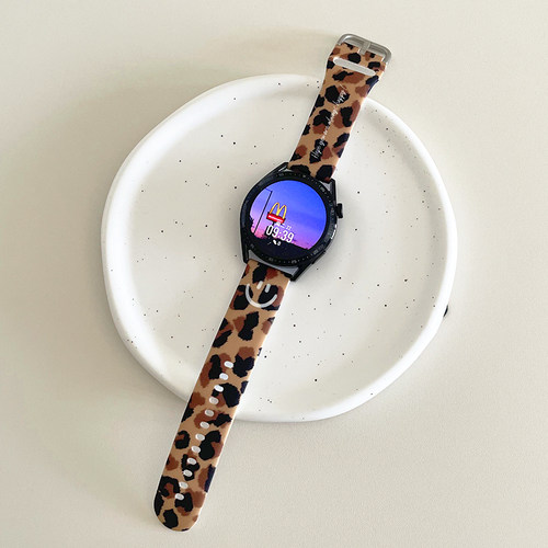 宋慧乔豹纹笑脸硅胶表带