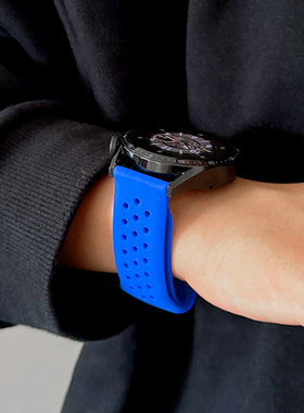 夏天透气硅胶洞洞GT4适用华为GT3手表表带watch4pro荣耀Magic运动