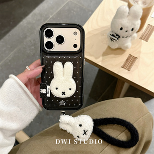 DWI STUDIO秋冬波点米菲刺绣毛绒挂绳手机壳17promax全包AI按键适用苹果16promaxiPhone17壳15/14