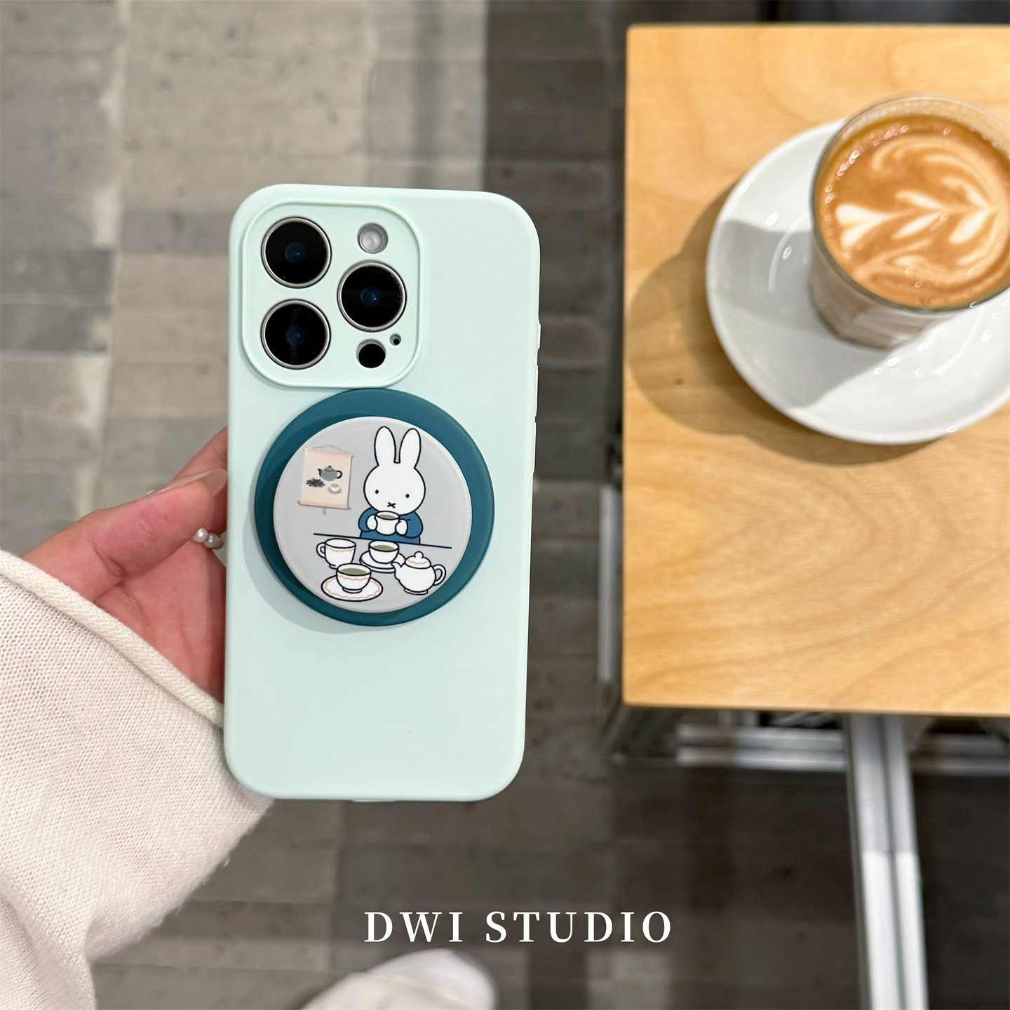DWI STUDIO抹茶米菲兔兔磁吸支架手机壳17promax适