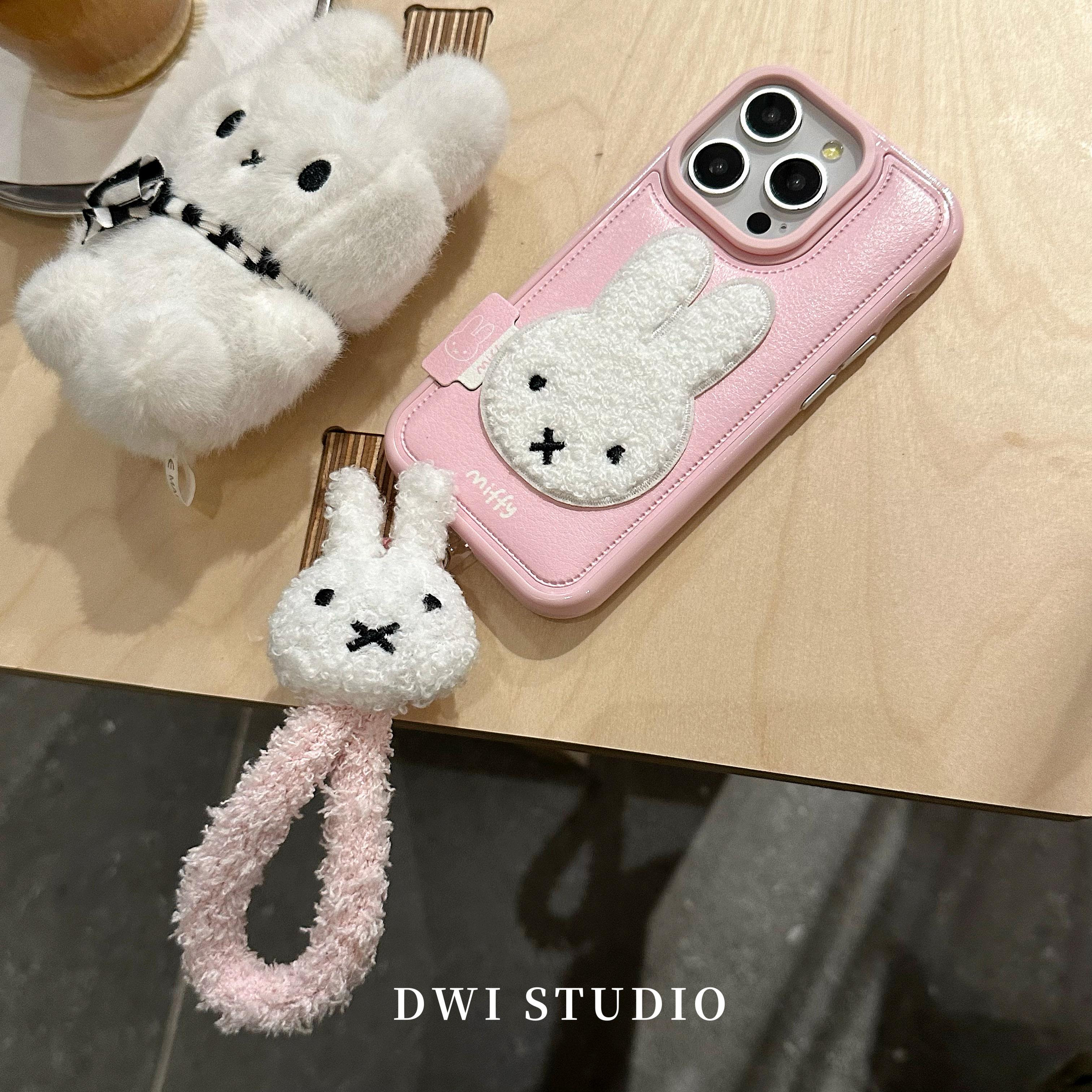 秋冬可爱毛绒米菲挂绳手机壳