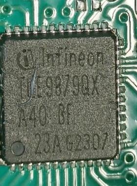 TLE9879QX TLE9879QXA40 汽车电脑板电源芯片