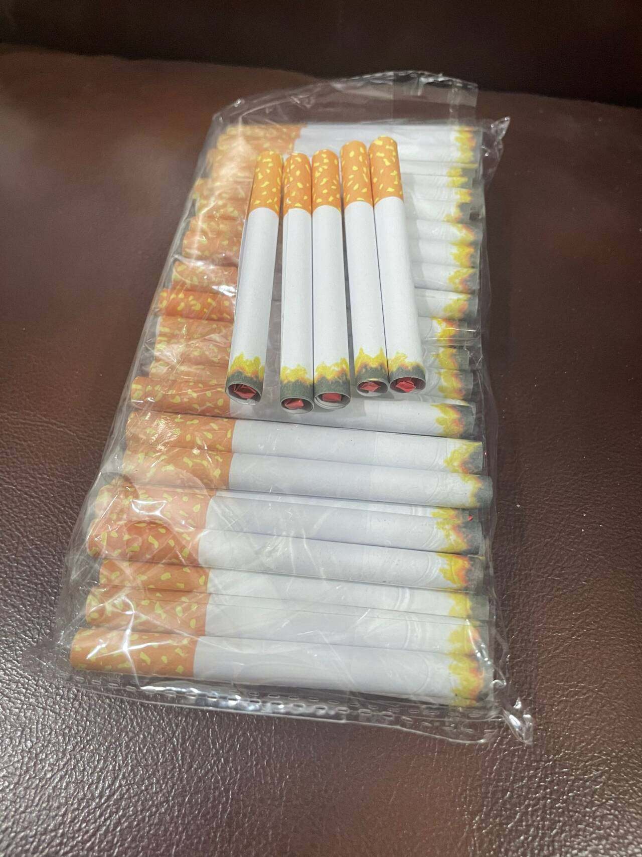 假烟支模型叼在嘴里拍照用的道具男女士替代玩具烟塑料解压娱乐