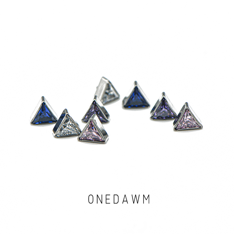 养耳洞钛合金耳钉医用植入平底防过敏三角彩色锆石耳骨耳蜗钉饰品
