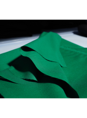 105号康家CK定绿色精纺 390g/3m 50%羊绒40%羊毛10%真丝 单西挺阔