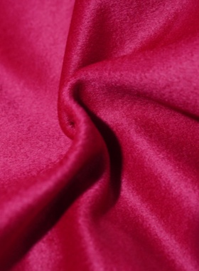 69号康平纳玫红单面精纺羊绒 530g/3m 50%羊绒50%羊毛 柔软细腻