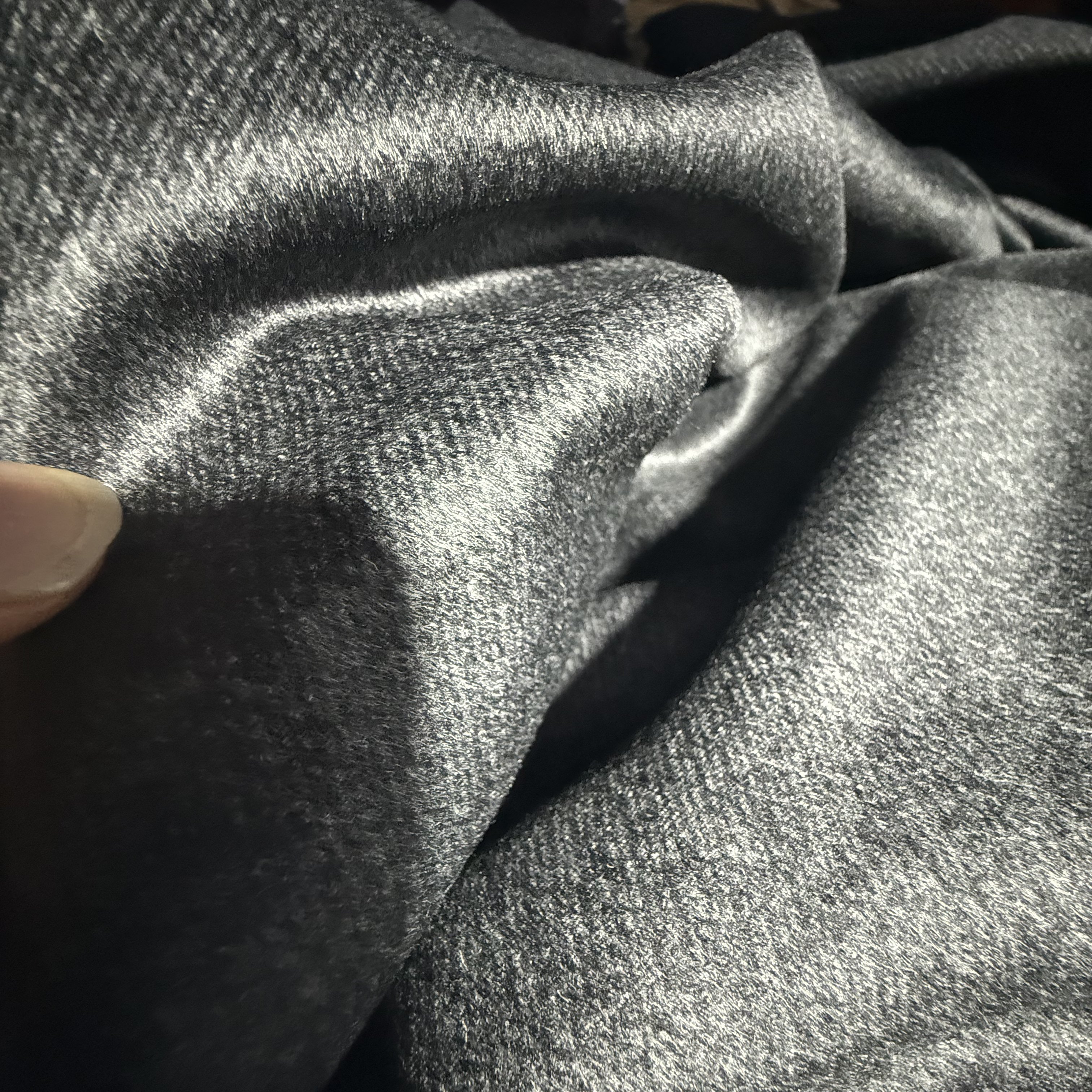 康家奢牌代灰色织提花精纺